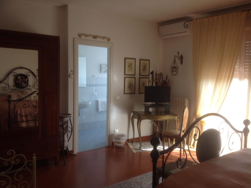 Cisanello House Hotel Pisa Room photo